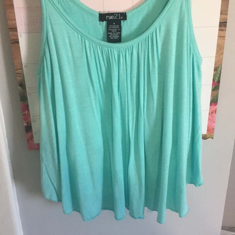 Flowy Crop Top - Picture 2 of 2